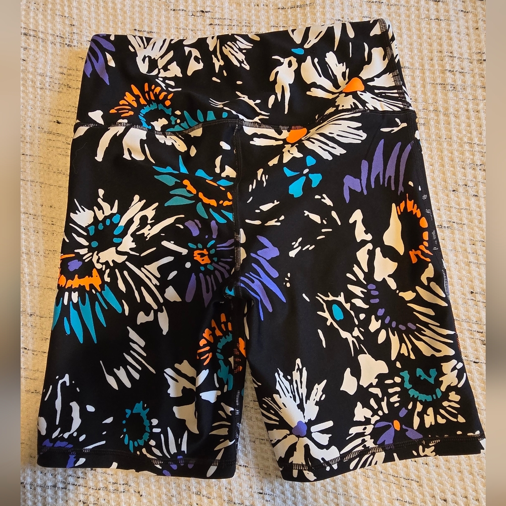 Running/bikeing Shorts - Medium Womens Under Armour - Picture 2 of 4